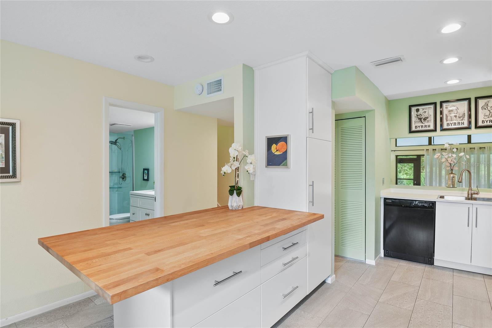 ULTRA VISTA CONDO - Residential
