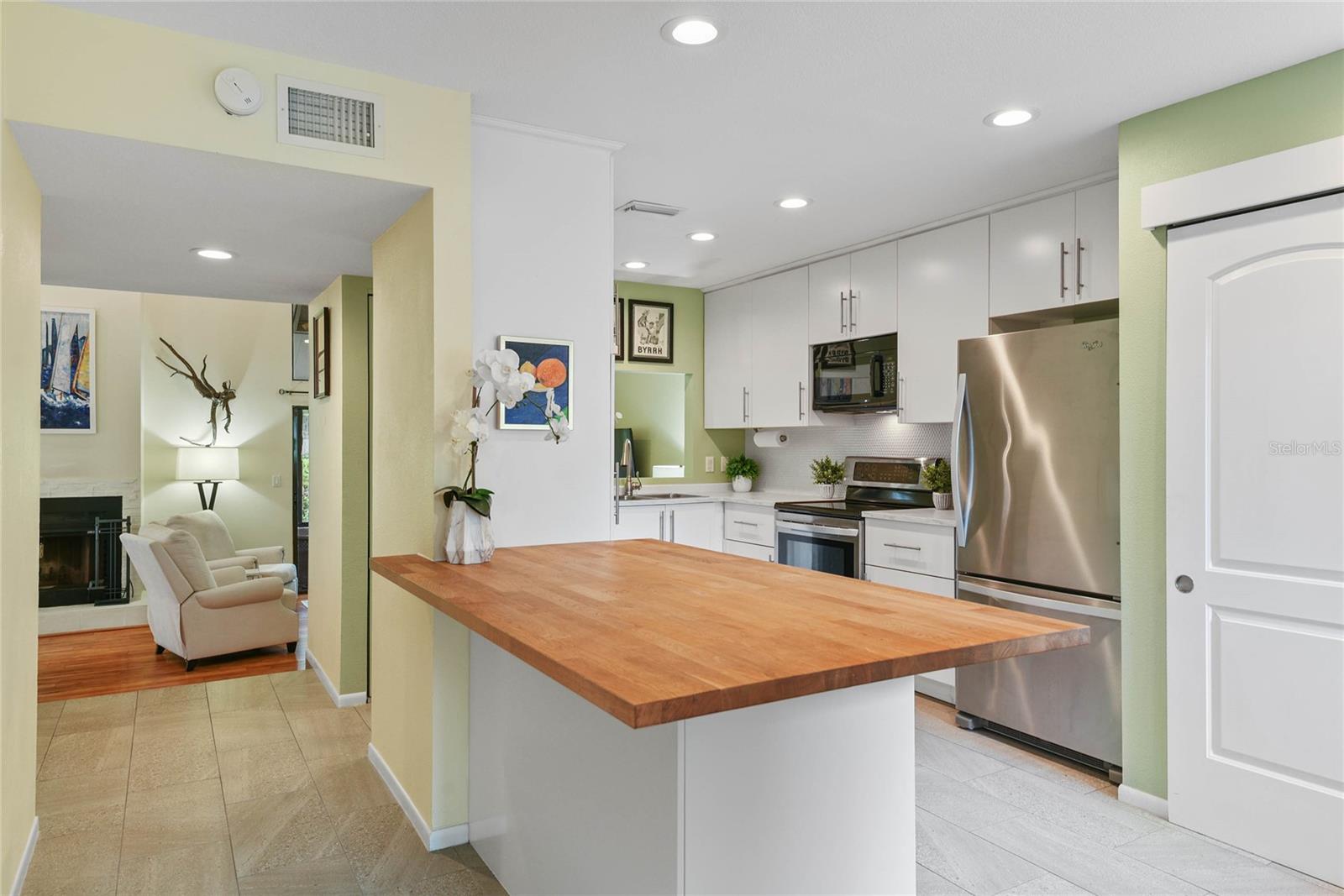 ULTRA VISTA CONDO - Residential