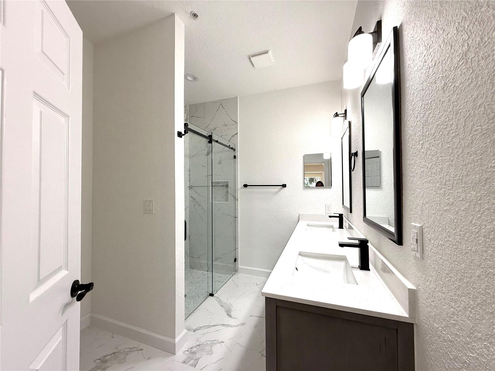 OAK TRAIL - Residential Lease