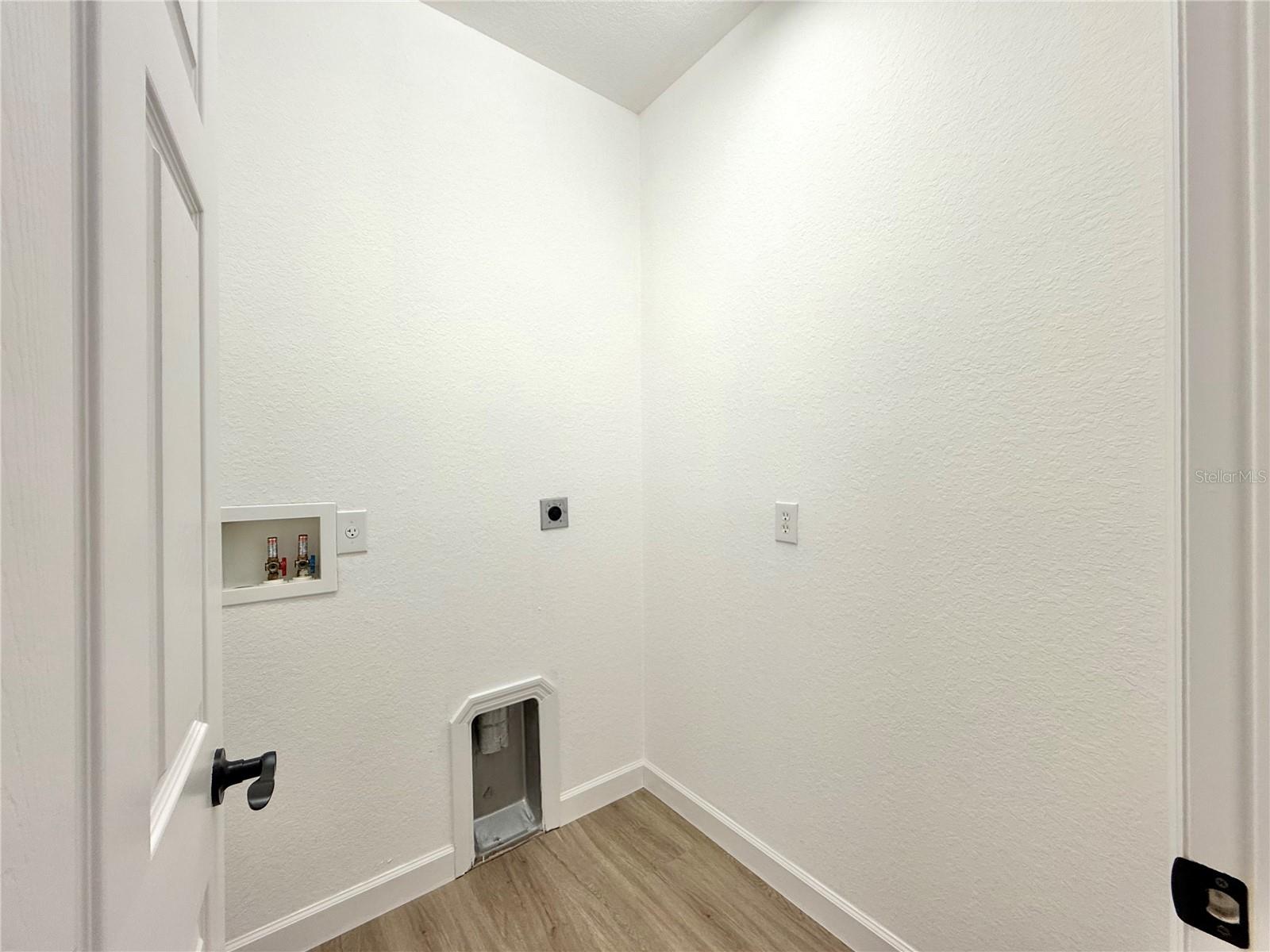 OAK TRAIL - Residential Lease