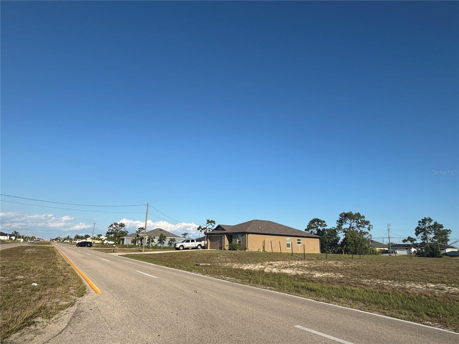 CAPE CORAL - Land