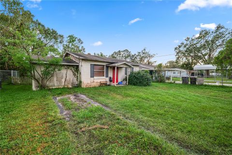 A home in LAKELAND