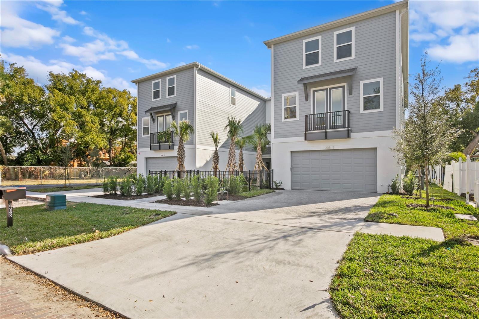 MATTHEW BUNCH TOWNHOMES - Residential
