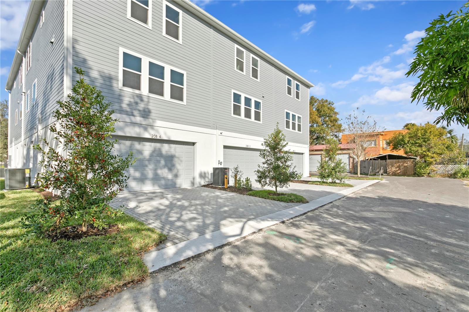 MATTHEW BUNCH TOWNHOMES - Residential