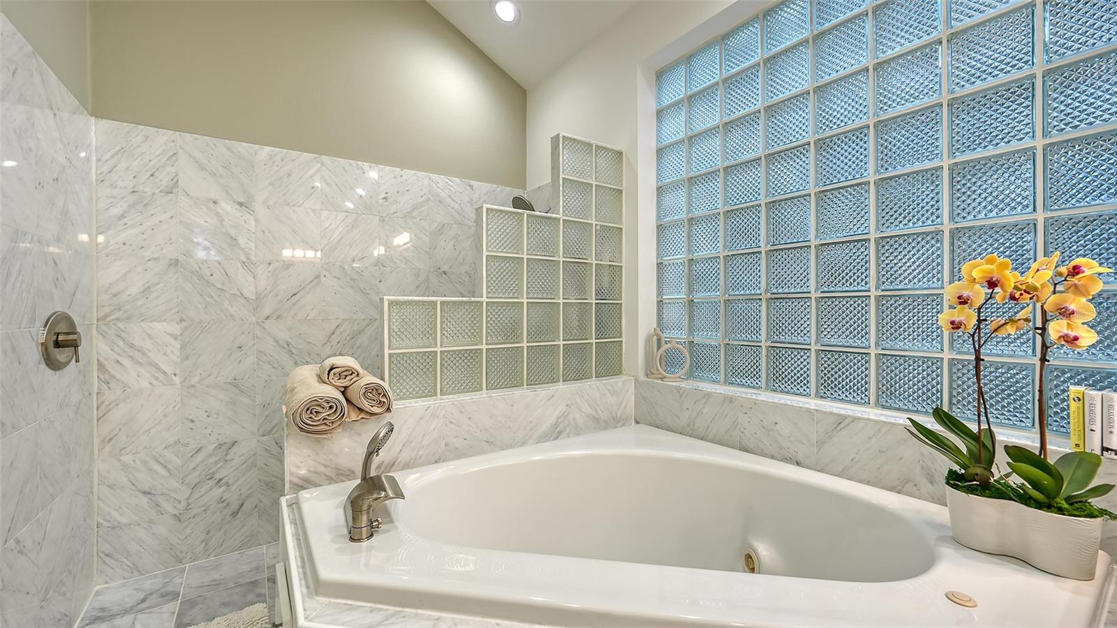 QUEENS HARBOUR - Residential