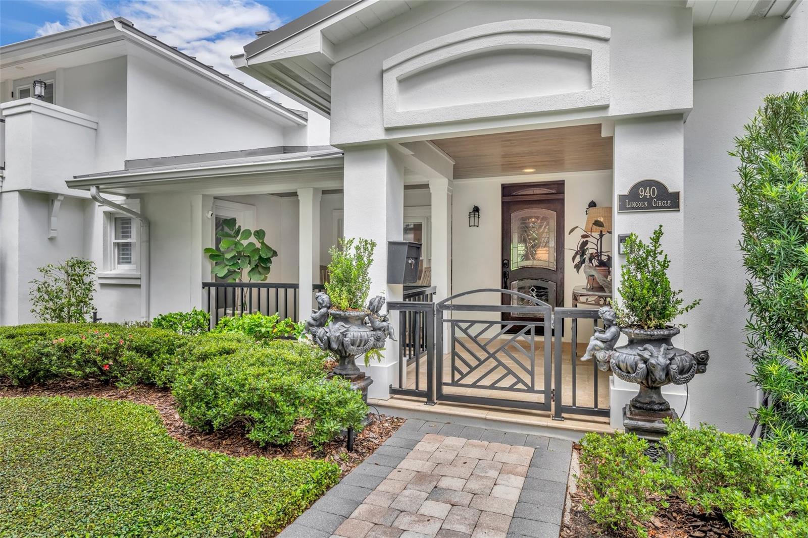940 LINCOLN CIRCLE