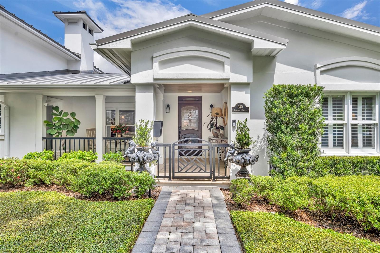 940 LINCOLN CIRCLE
