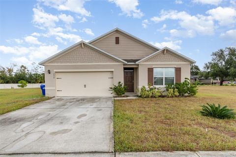 A home in TAVARES