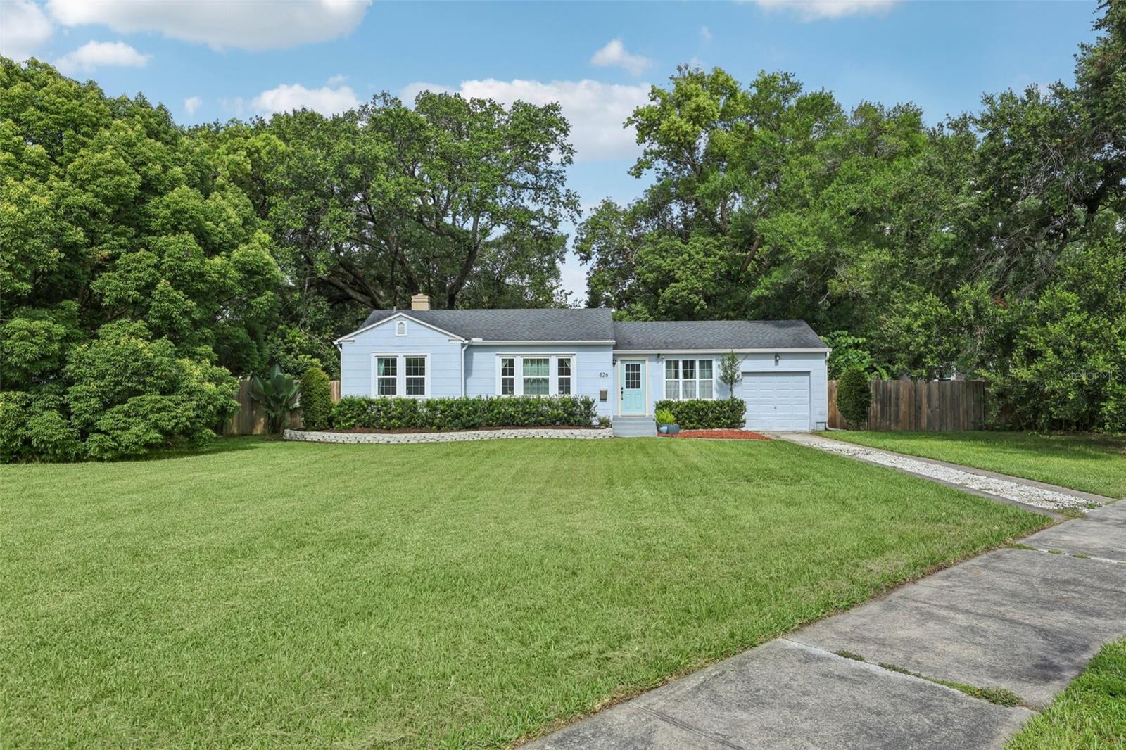 826 GARDEN PLAZA