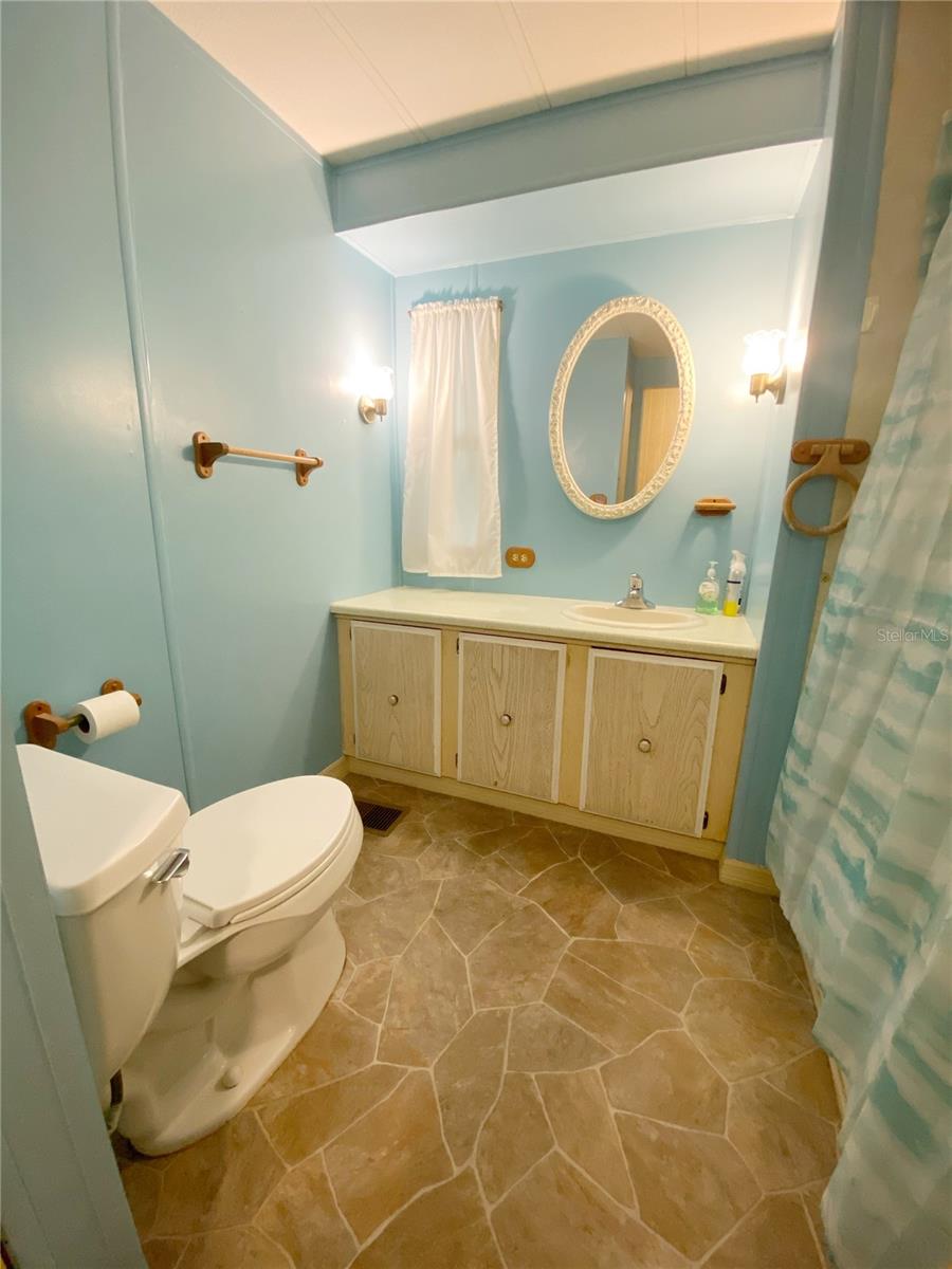 LADY LAKE OAK GROVE MOBILE HOME UNIT 01 - Residential