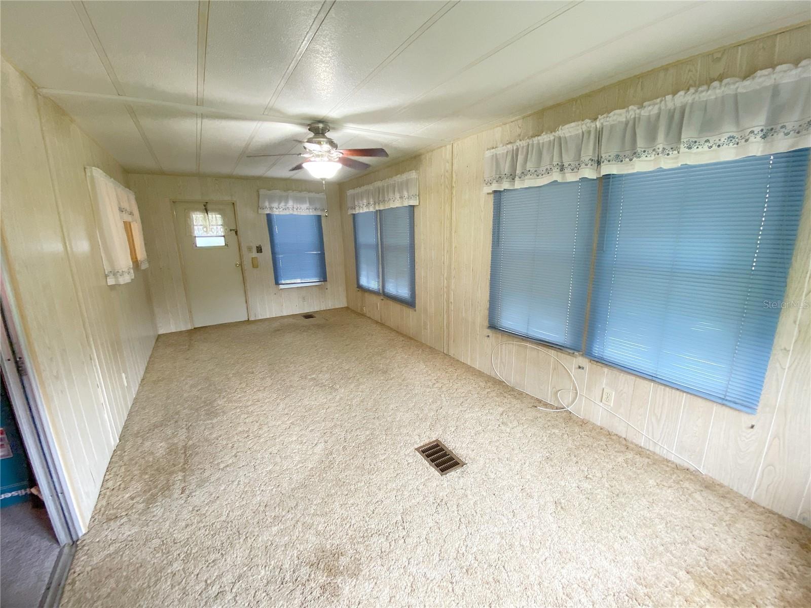 LADY LAKE OAK GROVE MOBILE HOME UNIT 01 - Residential