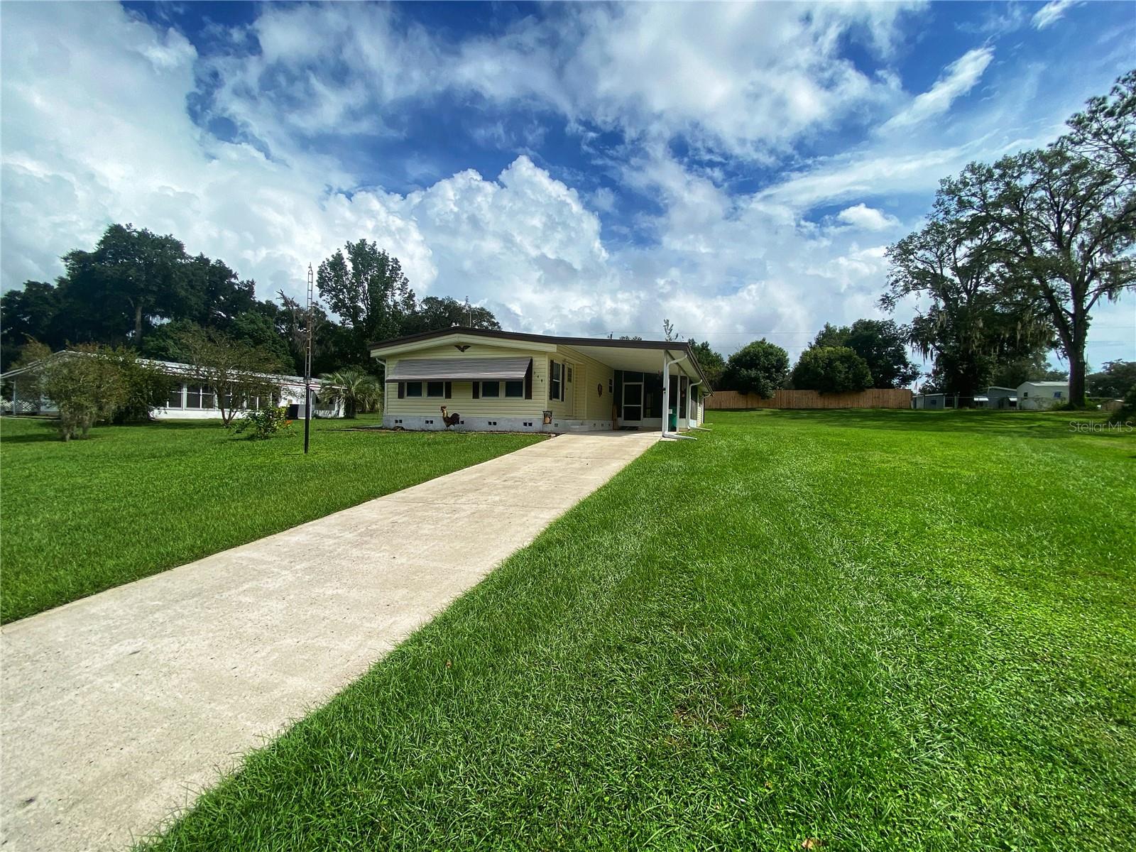 LADY LAKE OAK GROVE MOBILE HOME UNIT 01 - Residential