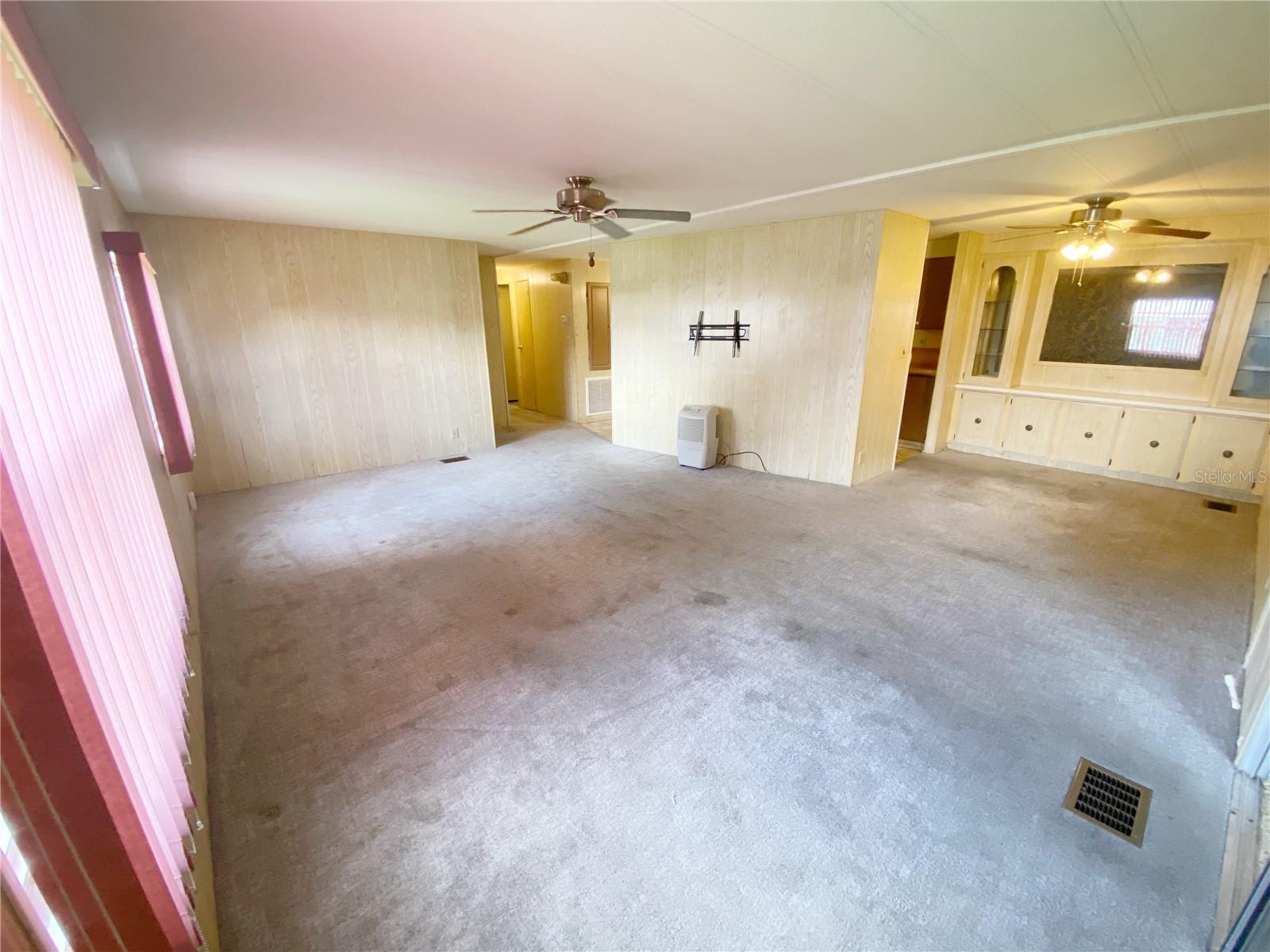 LADY LAKE OAK GROVE MOBILE HOME UNIT 01 - Residential