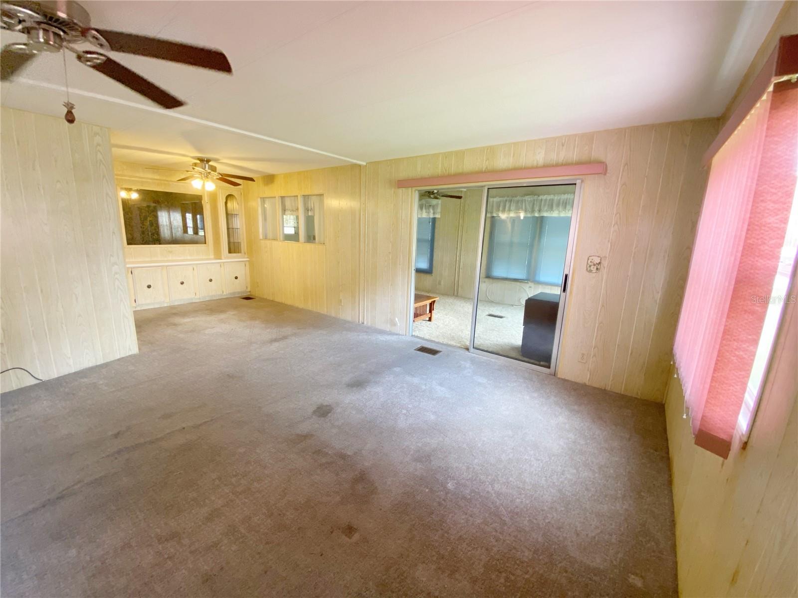 LADY LAKE OAK GROVE MOBILE HOME UNIT 01 - Residential