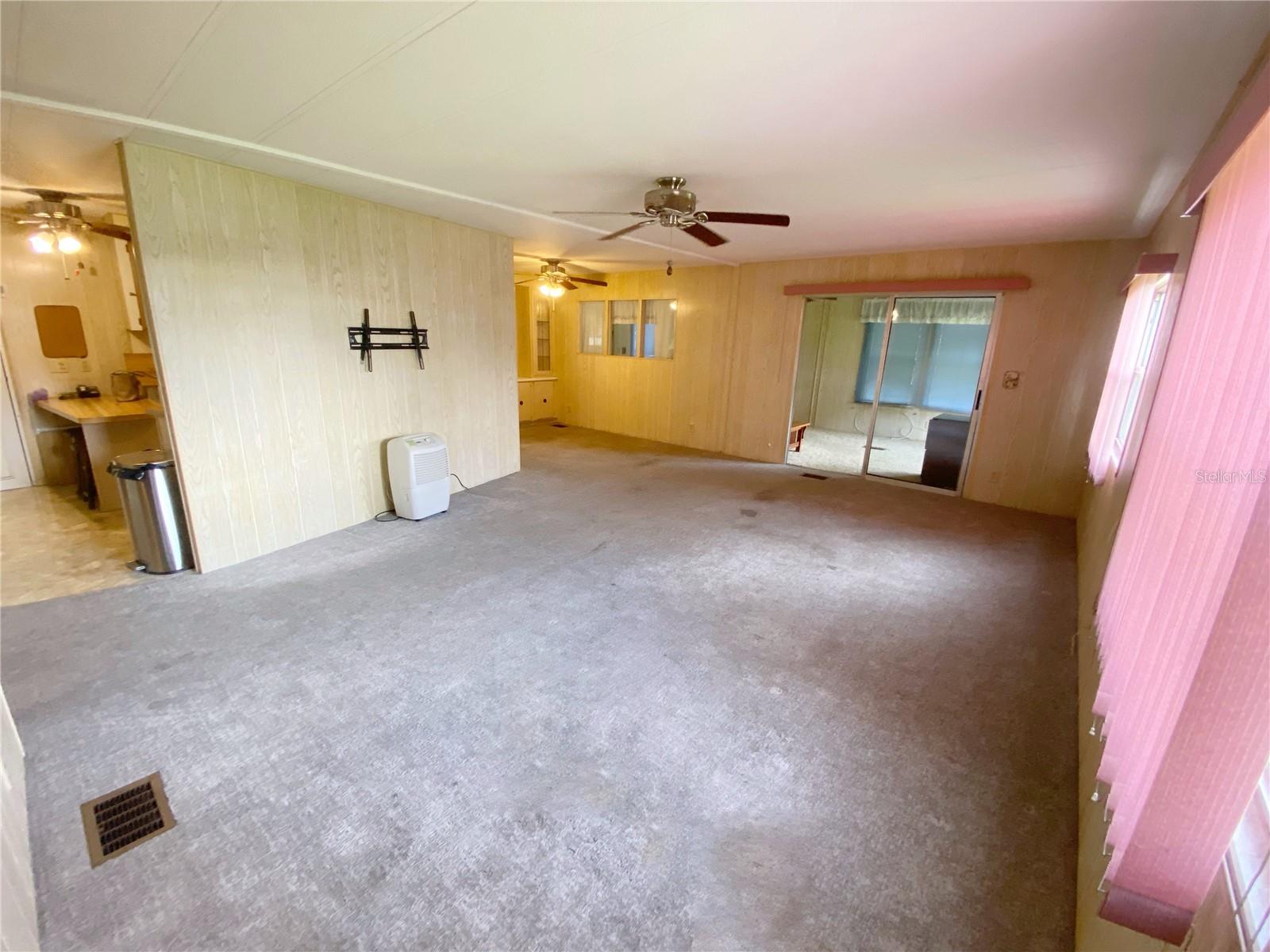 LADY LAKE OAK GROVE MOBILE HOME UNIT 01 - Residential