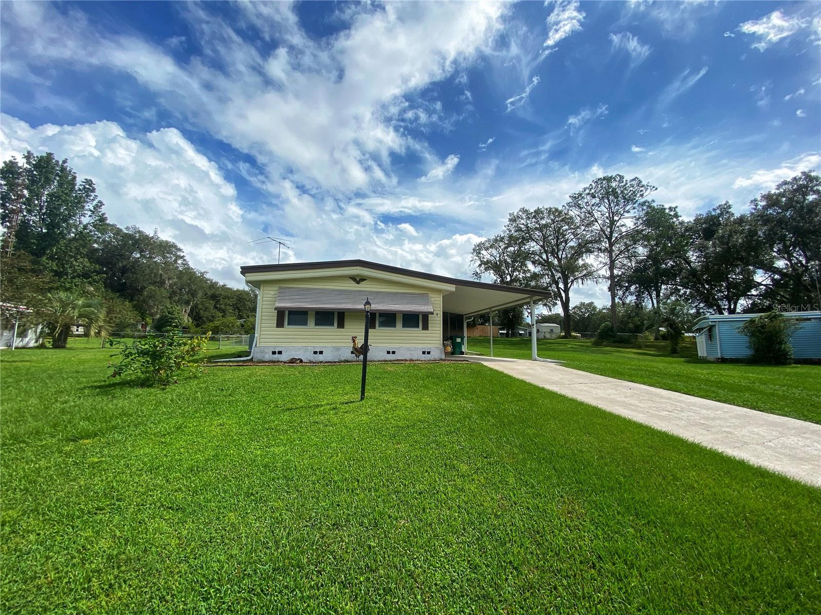 LADY LAKE OAK GROVE MOBILE HOME UNIT 01 - Residential