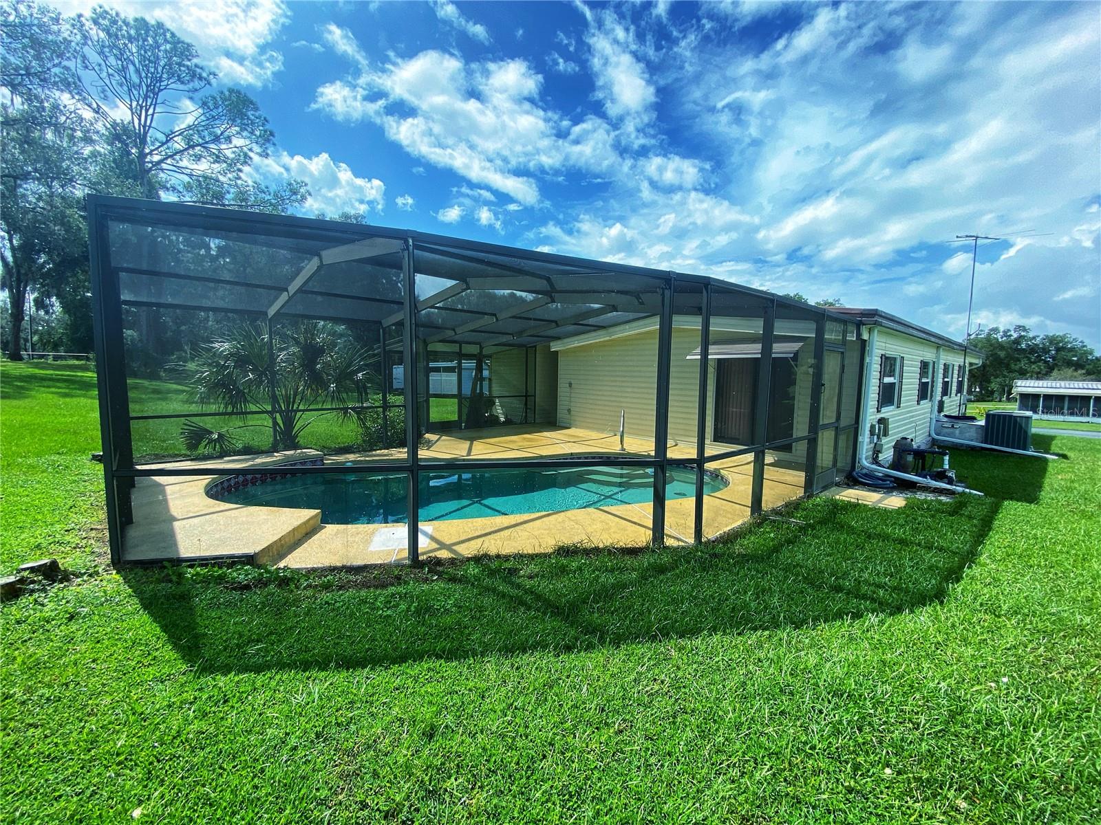 LADY LAKE OAK GROVE MOBILE HOME UNIT 01 - Residential