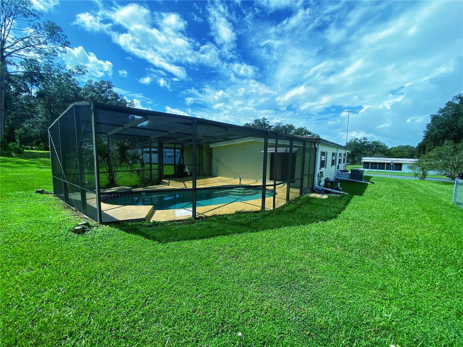 LADY LAKE OAK GROVE MOBILE HOME UNIT 01 - Residential