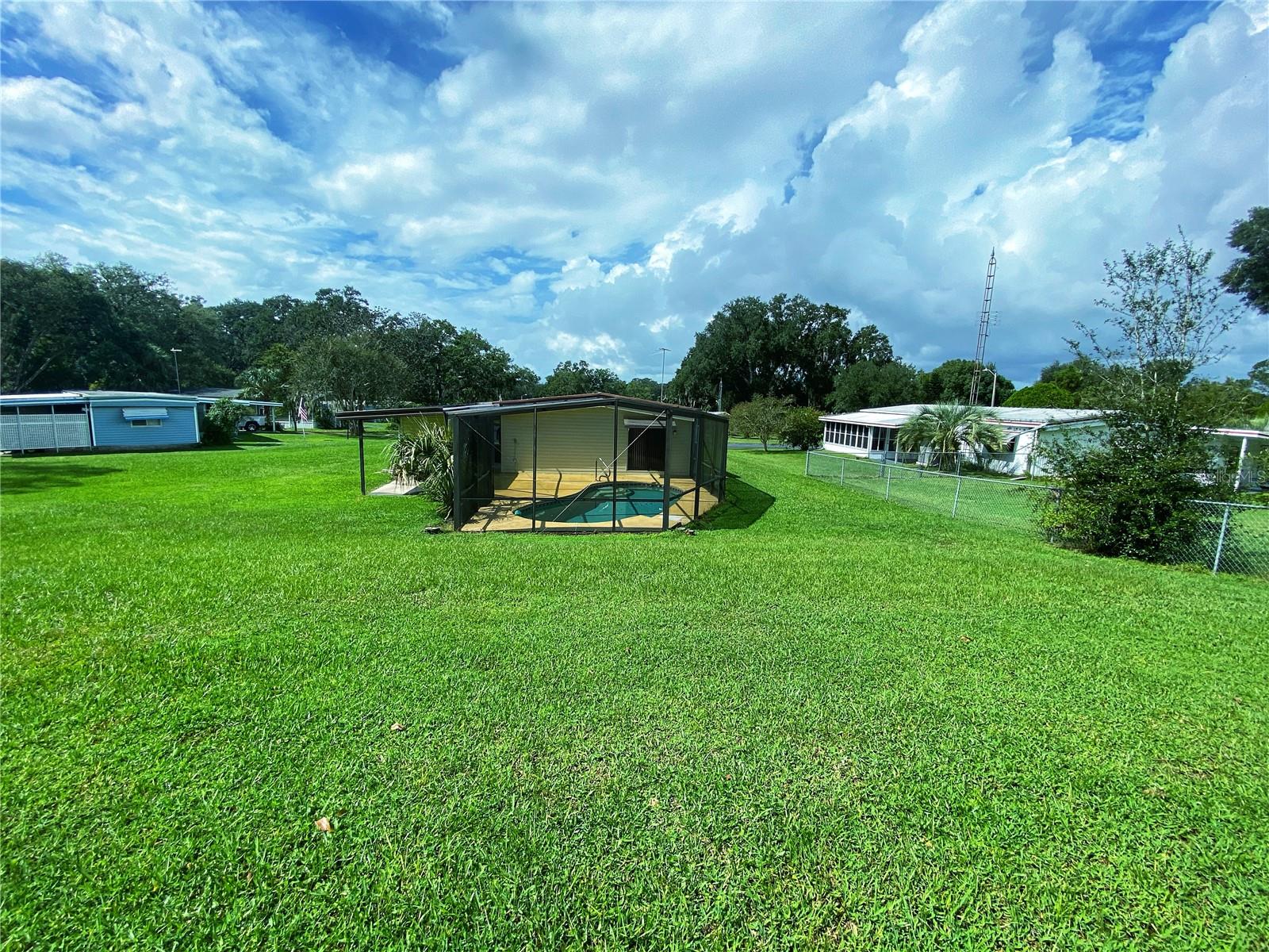 LADY LAKE OAK GROVE MOBILE HOME UNIT 01 - Residential