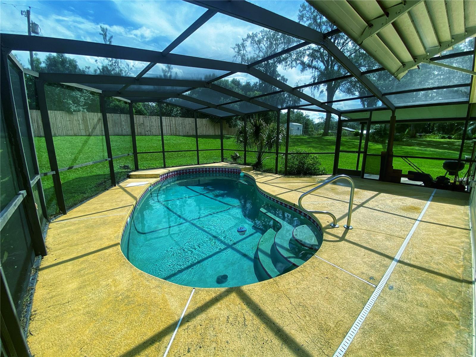 LADY LAKE OAK GROVE MOBILE HOME UNIT 01 - Residential