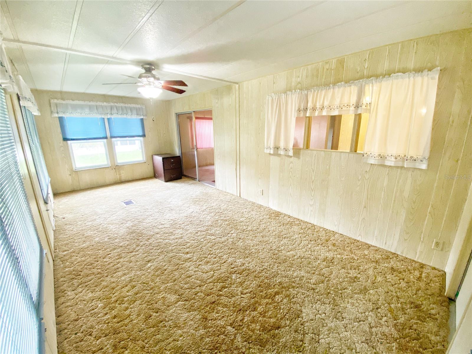 LADY LAKE OAK GROVE MOBILE HOME UNIT 01 - Residential