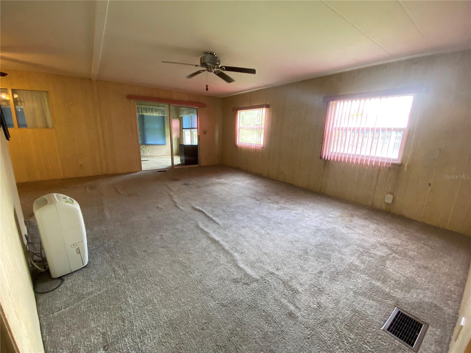 LADY LAKE OAK GROVE MOBILE HOME UNIT 01 - Residential