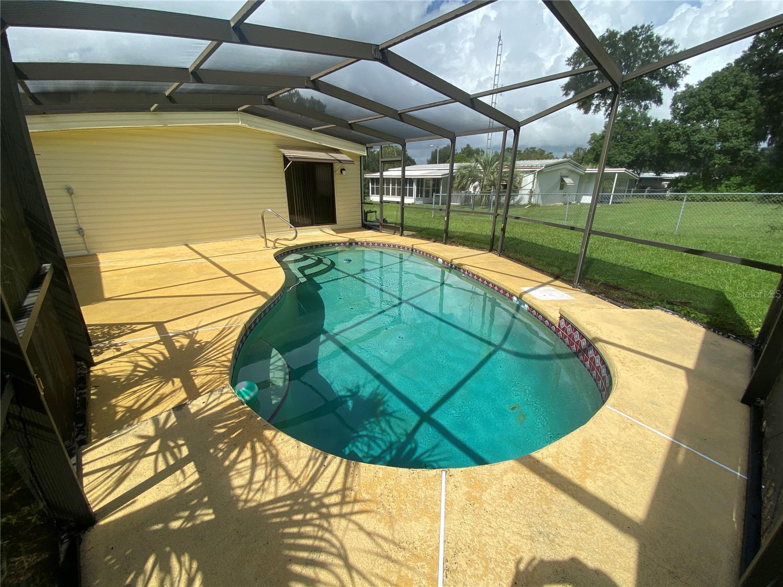 LADY LAKE OAK GROVE MOBILE HOME UNIT 01 - Residential