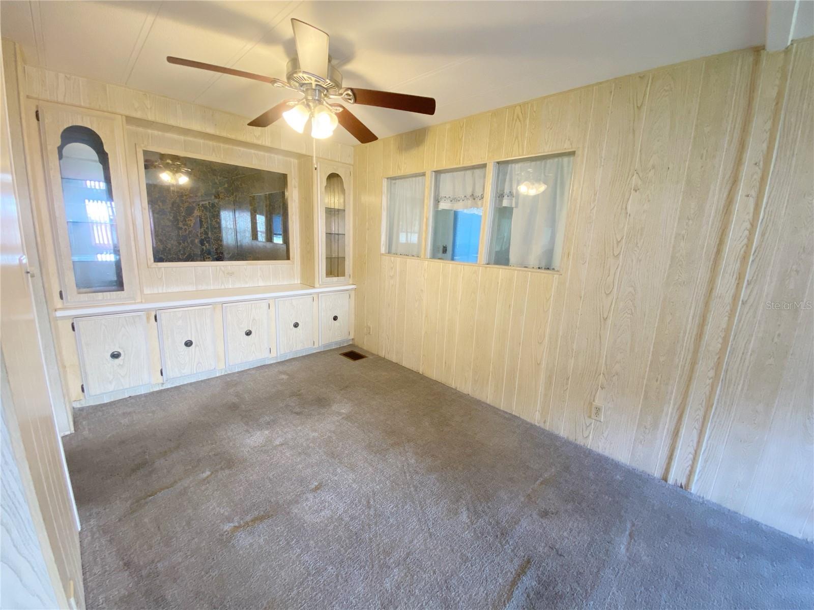 LADY LAKE OAK GROVE MOBILE HOME UNIT 01 - Residential