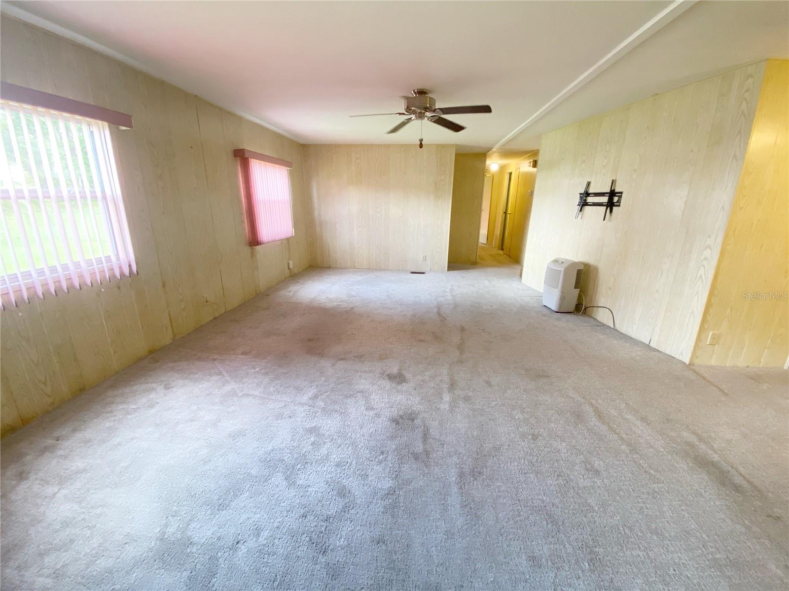 LADY LAKE OAK GROVE MOBILE HOME UNIT 01 - Residential