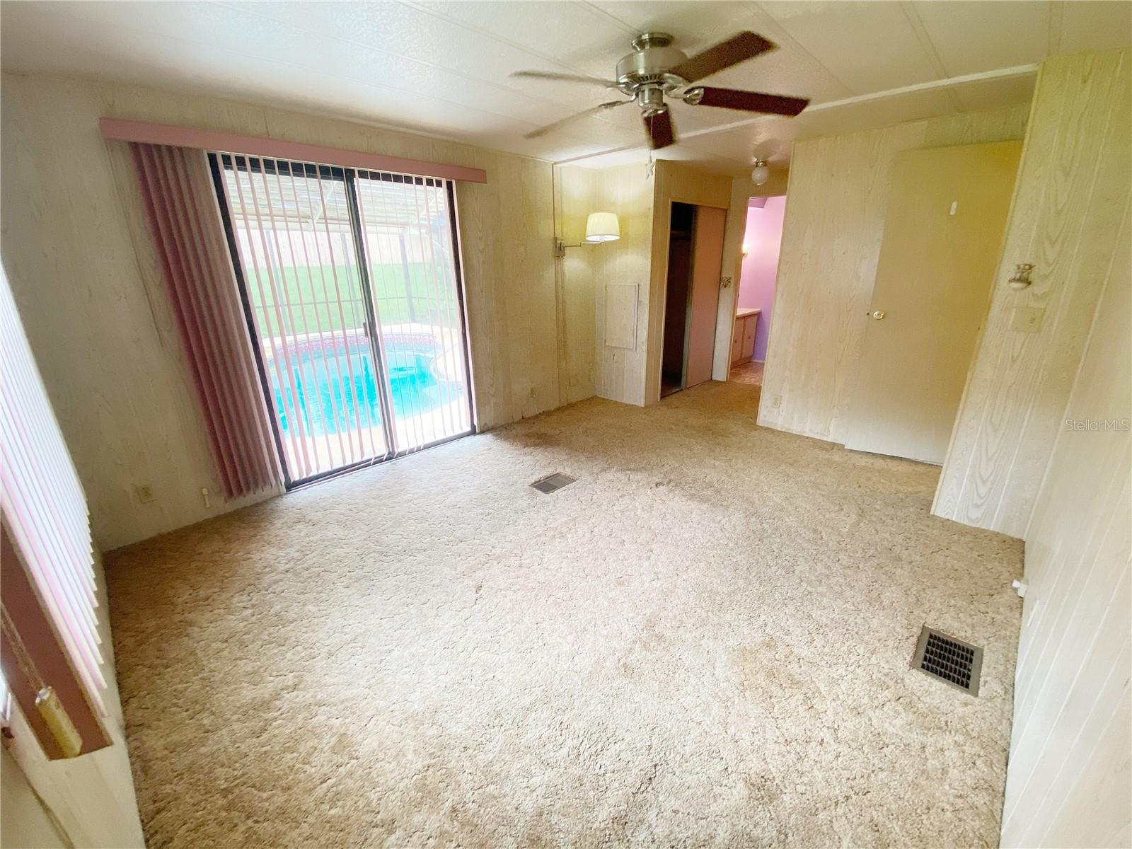 LADY LAKE OAK GROVE MOBILE HOME UNIT 01 - Residential