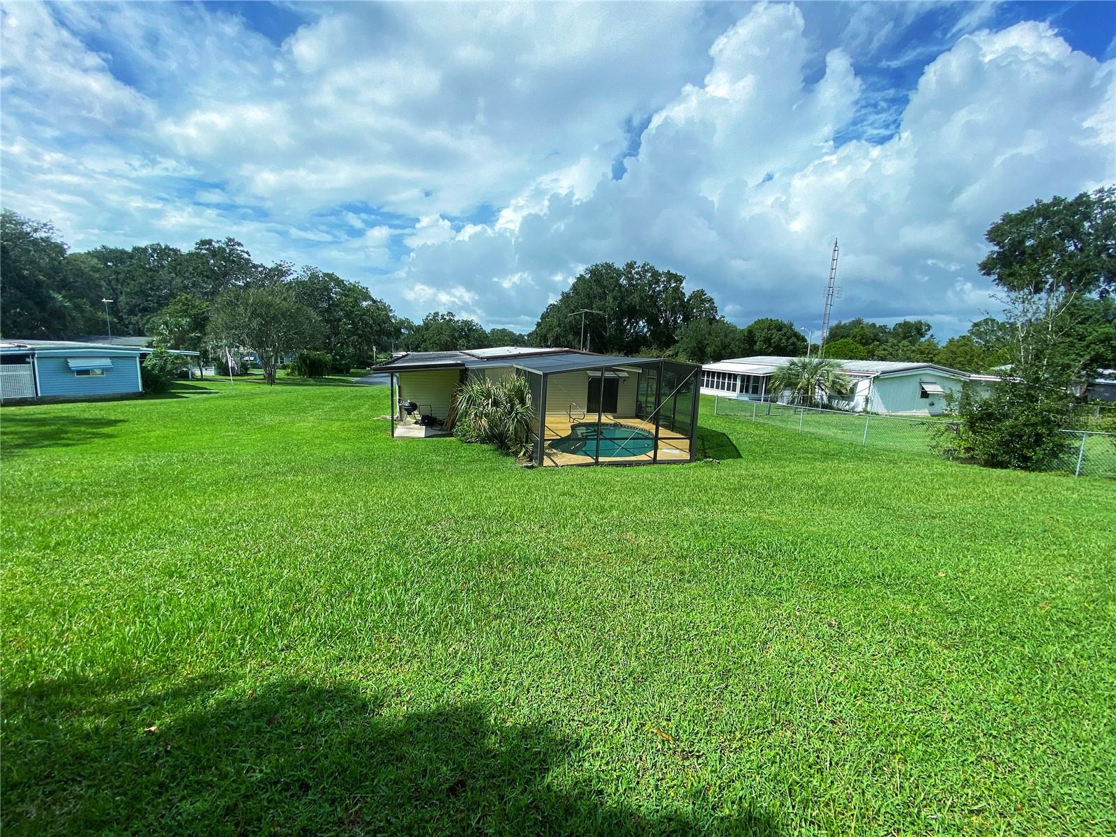 LADY LAKE OAK GROVE MOBILE HOME UNIT 01 - Residential