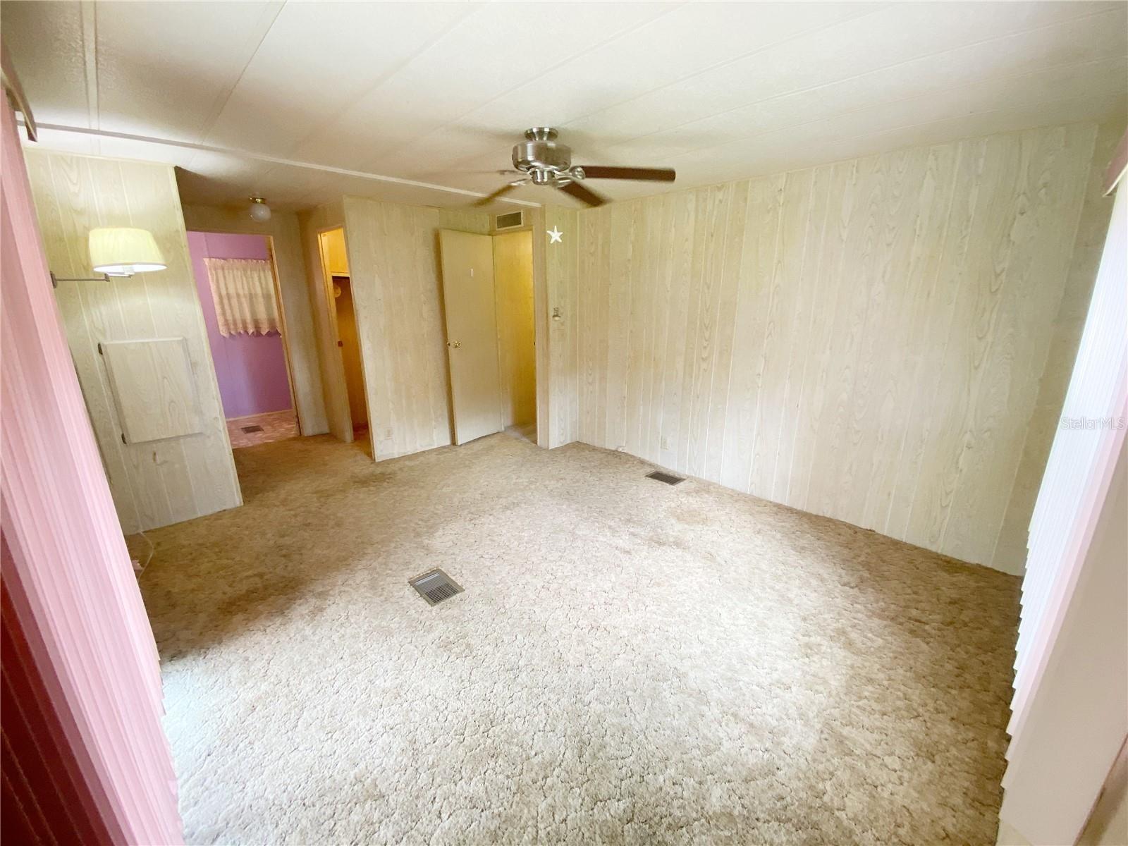 LADY LAKE OAK GROVE MOBILE HOME UNIT 01 - Residential