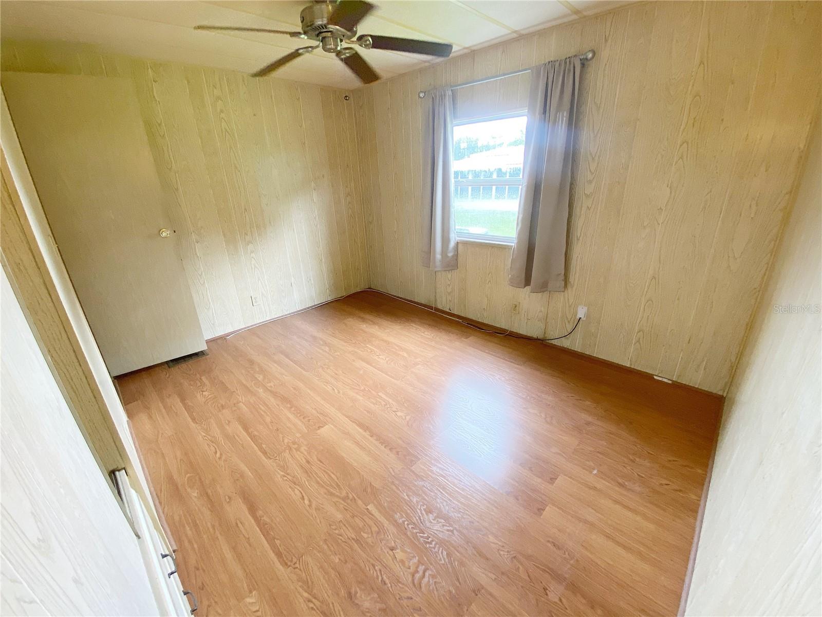 LADY LAKE OAK GROVE MOBILE HOME UNIT 01 - Residential