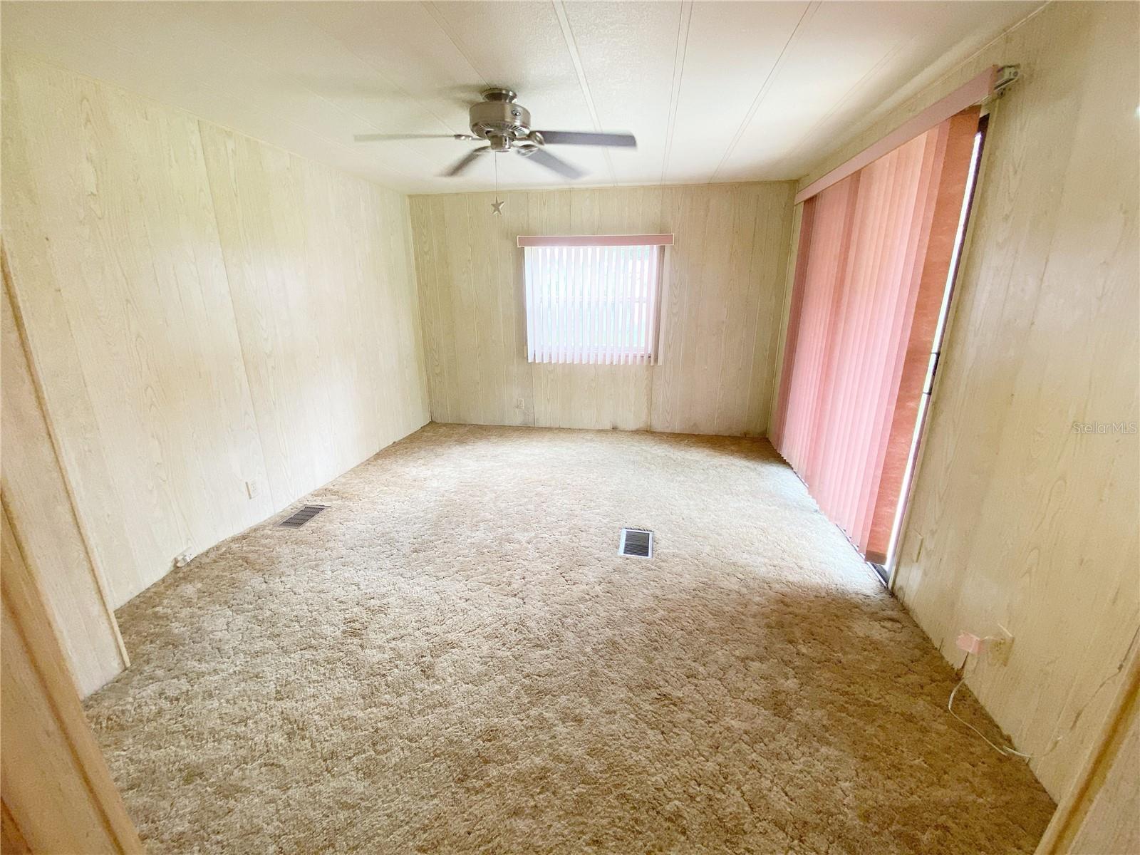 LADY LAKE OAK GROVE MOBILE HOME UNIT 01 - Residential