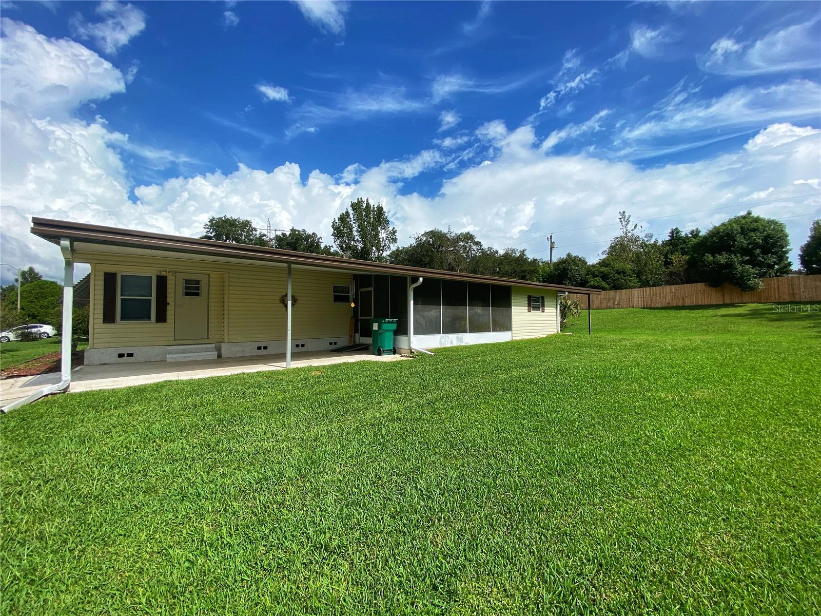 LADY LAKE OAK GROVE MOBILE HOME UNIT 01 - Residential