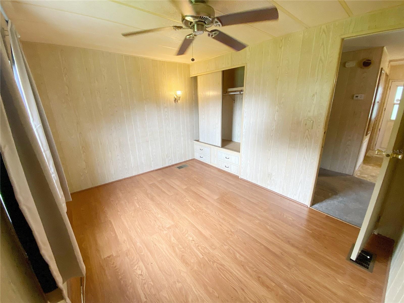 LADY LAKE OAK GROVE MOBILE HOME UNIT 01 - Residential