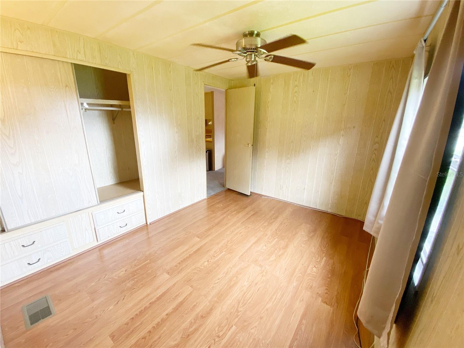LADY LAKE OAK GROVE MOBILE HOME UNIT 01 - Residential