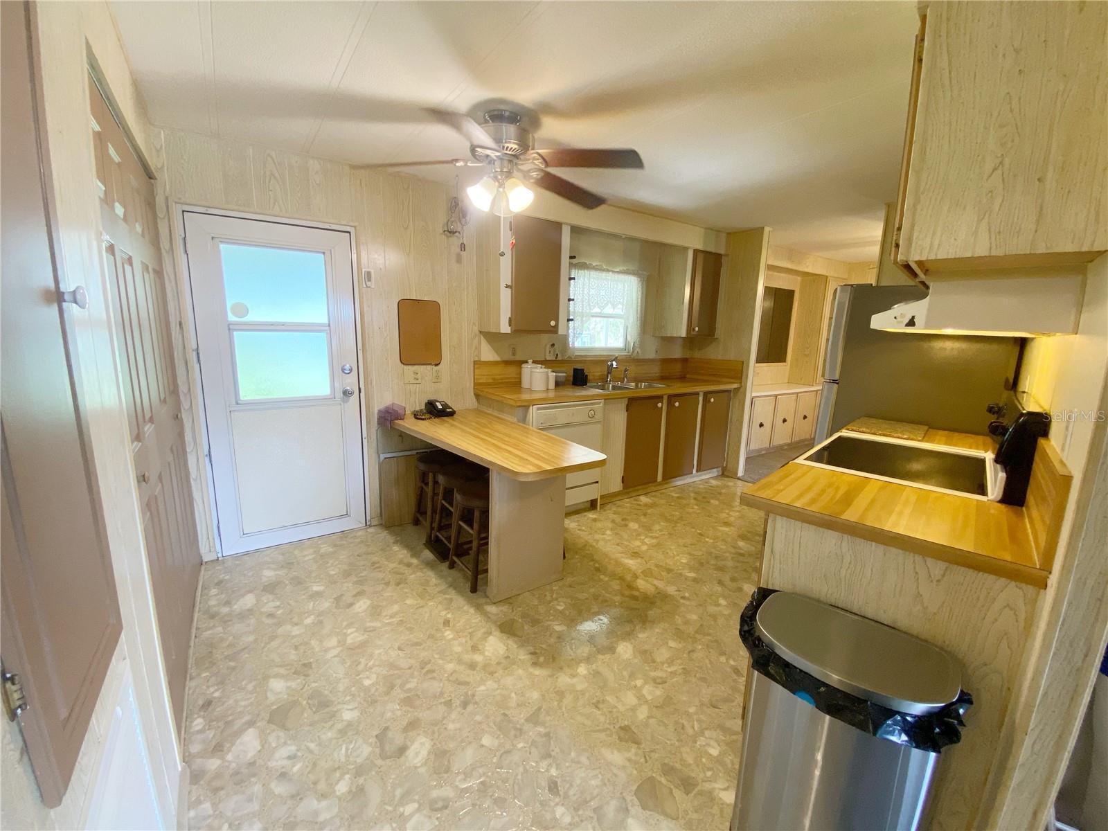 LADY LAKE OAK GROVE MOBILE HOME UNIT 01 - Residential