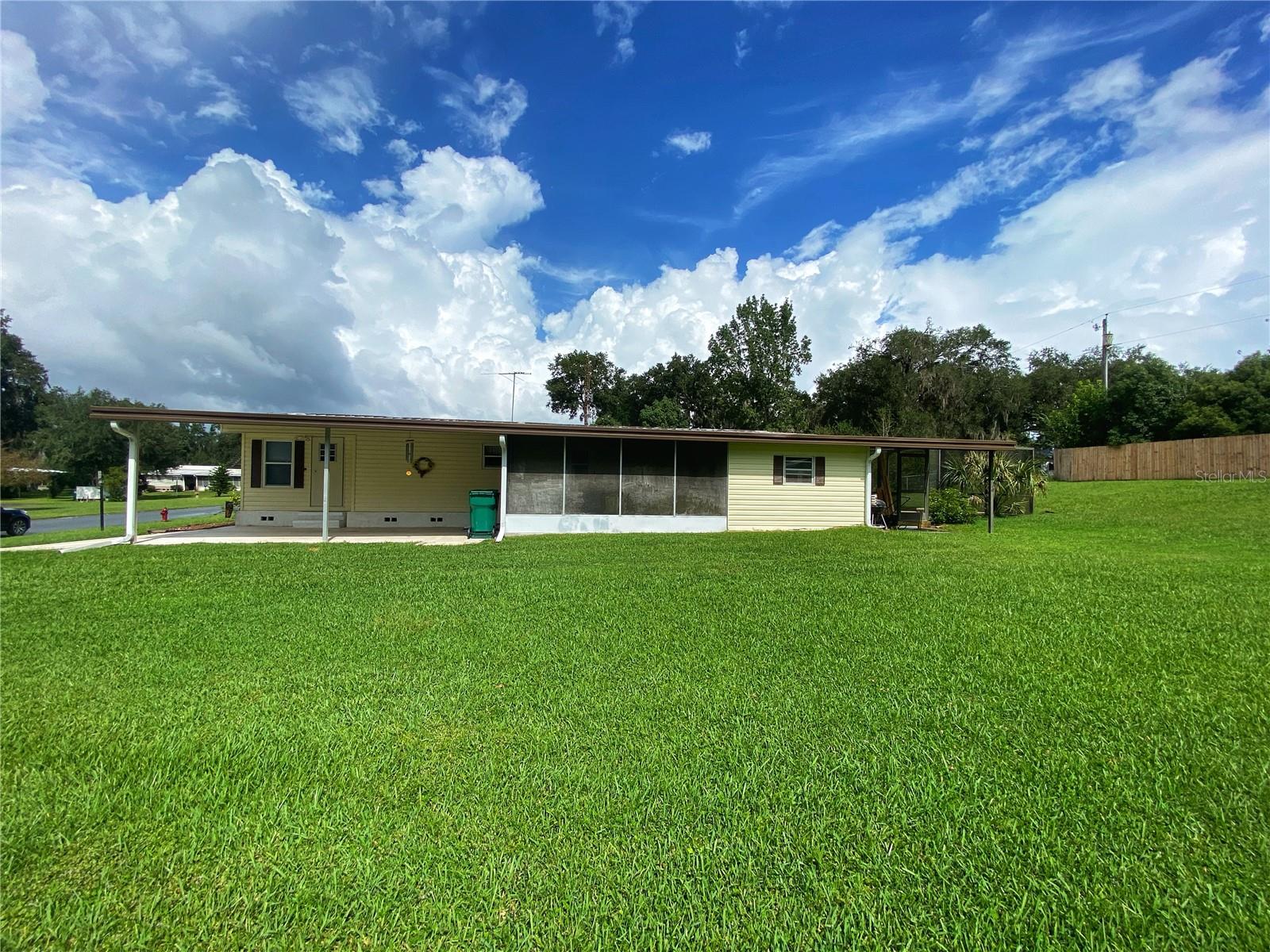 LADY LAKE OAK GROVE MOBILE HOME UNIT 01 - Residential