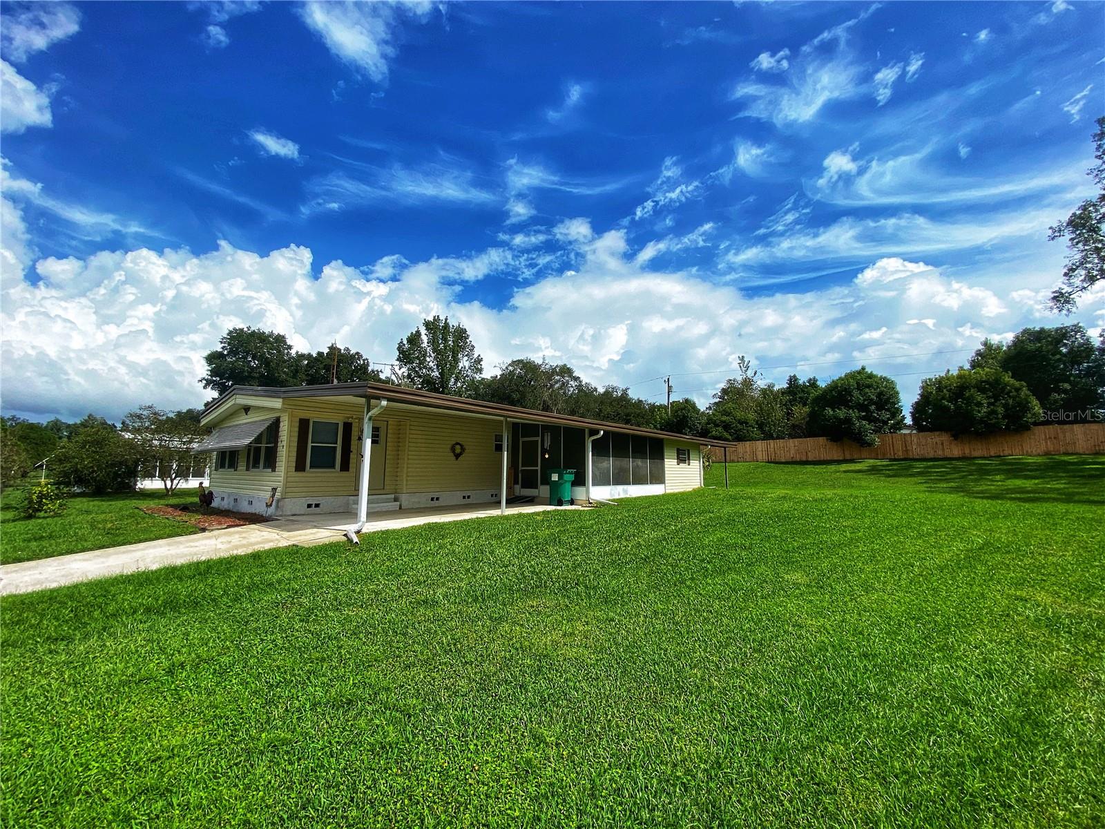 LADY LAKE OAK GROVE MOBILE HOME UNIT 01 - Residential