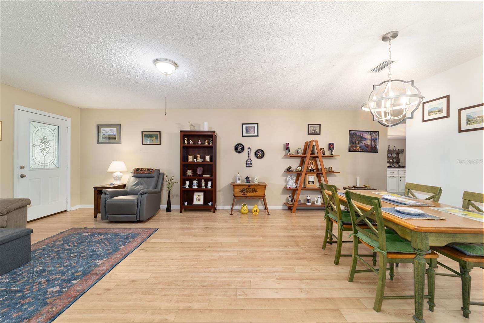 ON TOP OF THE WORLD - Residential