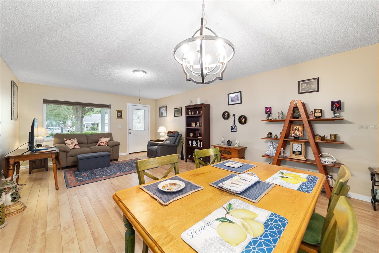 ON TOP OF THE WORLD - Residential