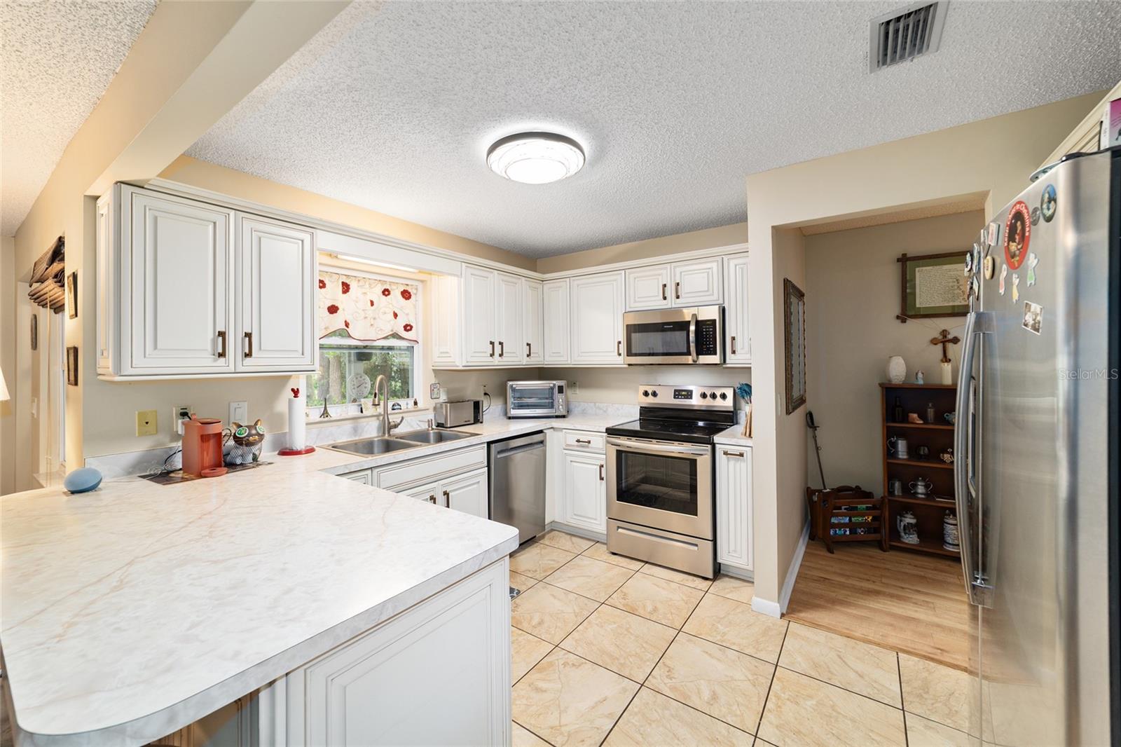 ON TOP OF THE WORLD - Residential