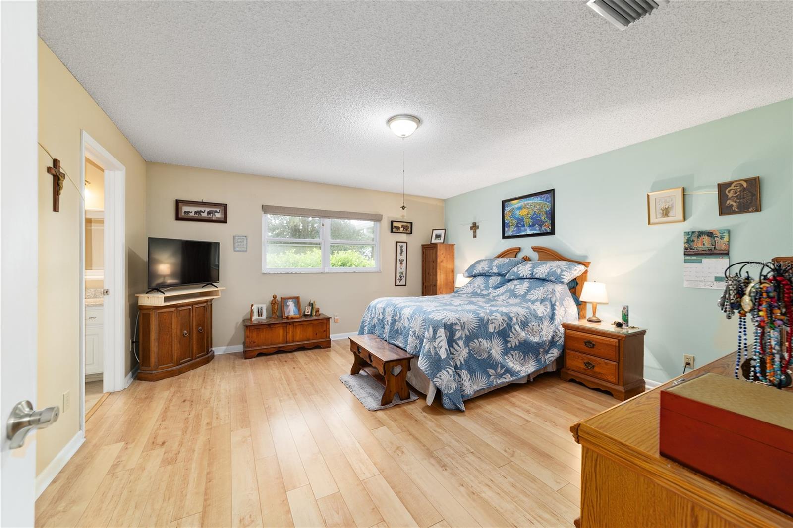 ON TOP OF THE WORLD - Residential