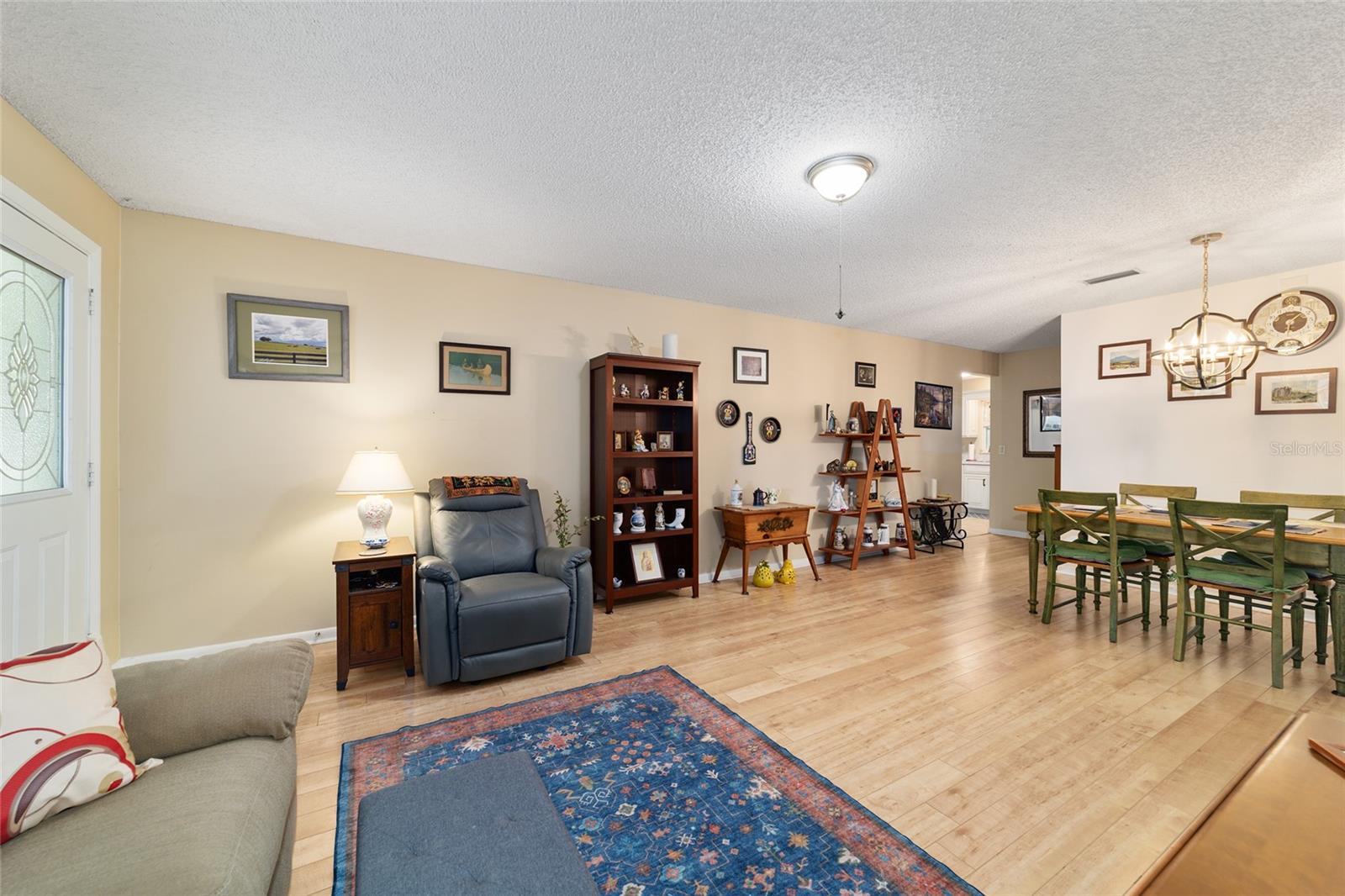 ON TOP OF THE WORLD - Residential