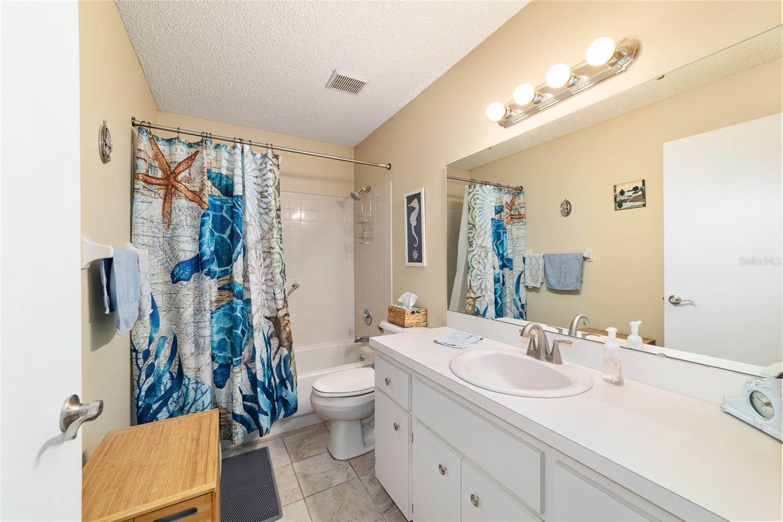 ON TOP OF THE WORLD - Residential