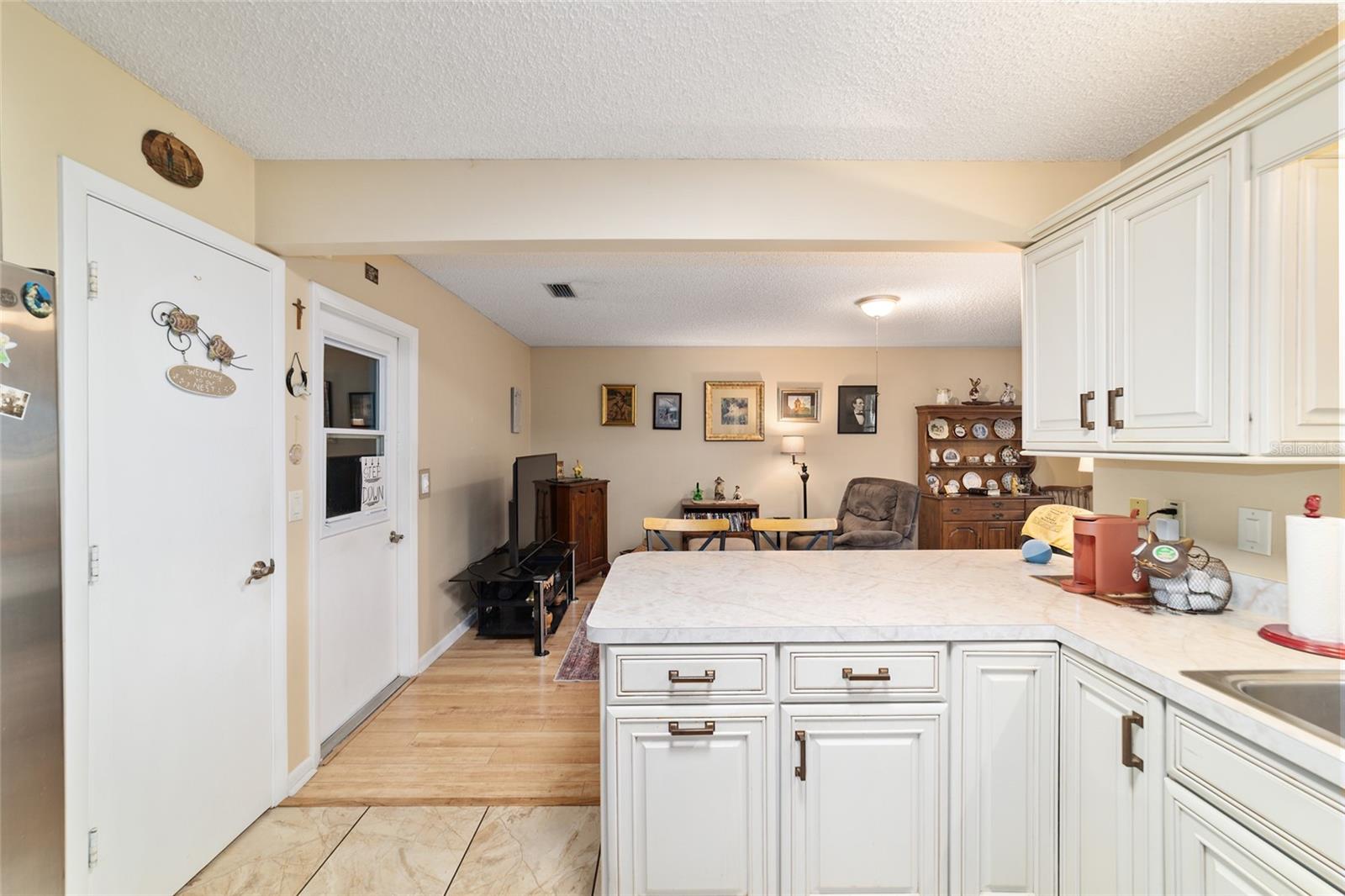 ON TOP OF THE WORLD - Residential