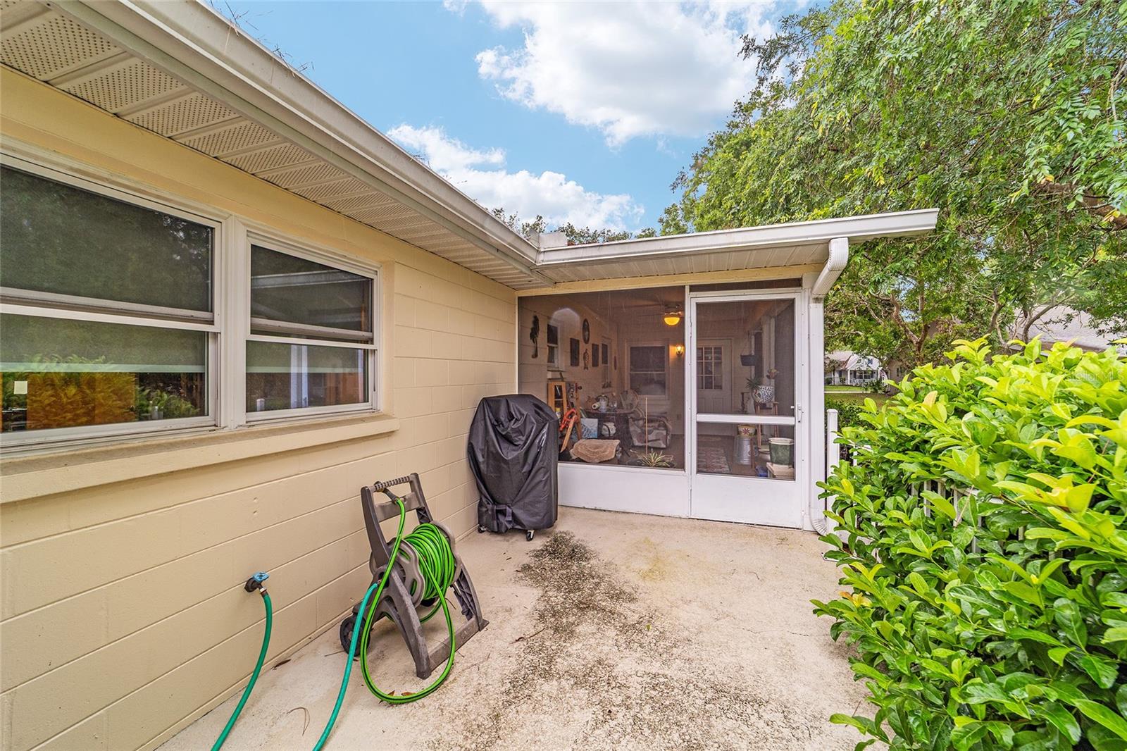 ON TOP OF THE WORLD - Residential