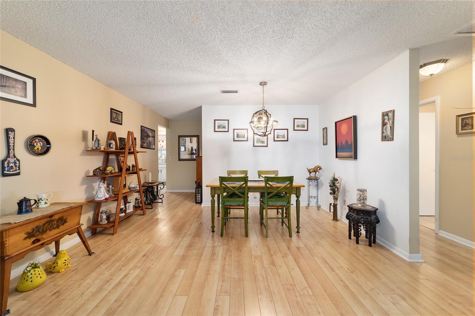 ON TOP OF THE WORLD - Residential