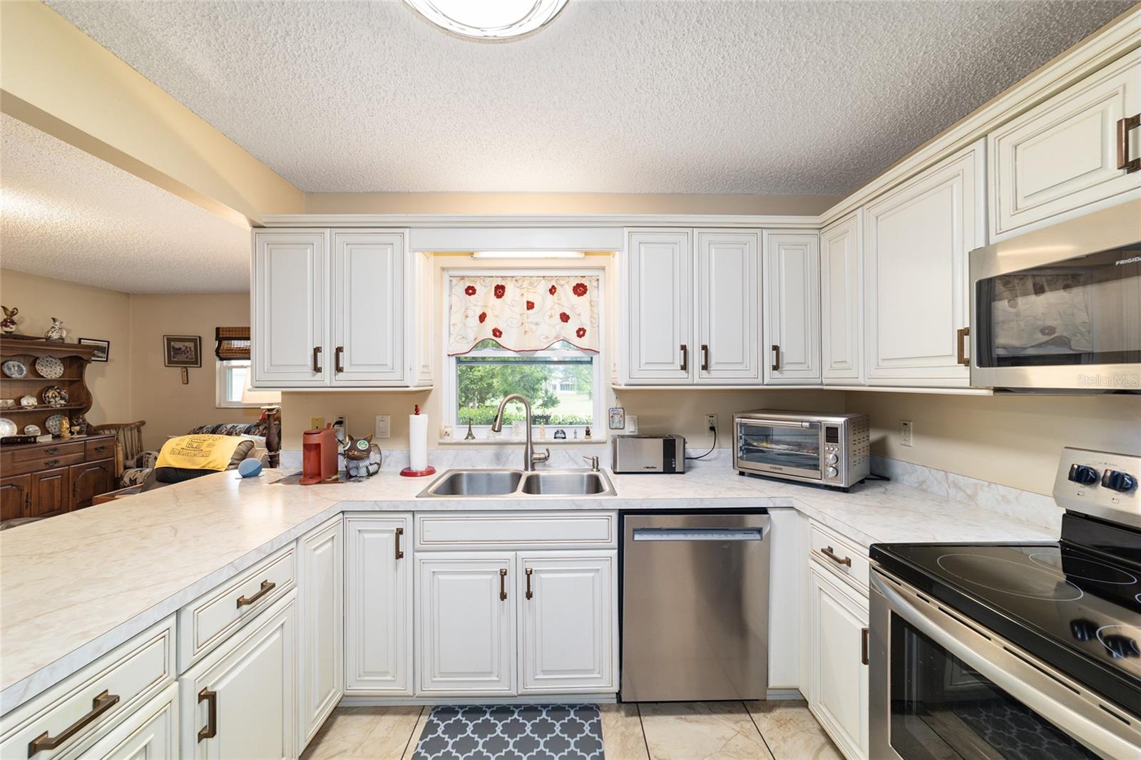 ON TOP OF THE WORLD - Residential